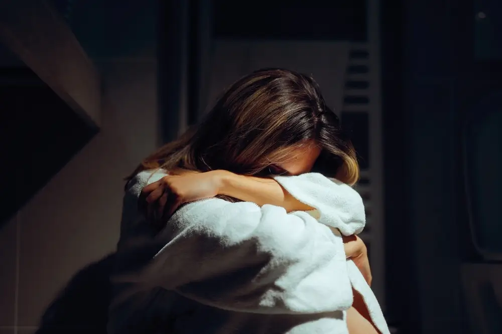 Beitragsbild Verlustbedingte Depression nach Fehlgeburten: Ursachen, Symptome und Behandlungmethoden bei postnataler Depression
