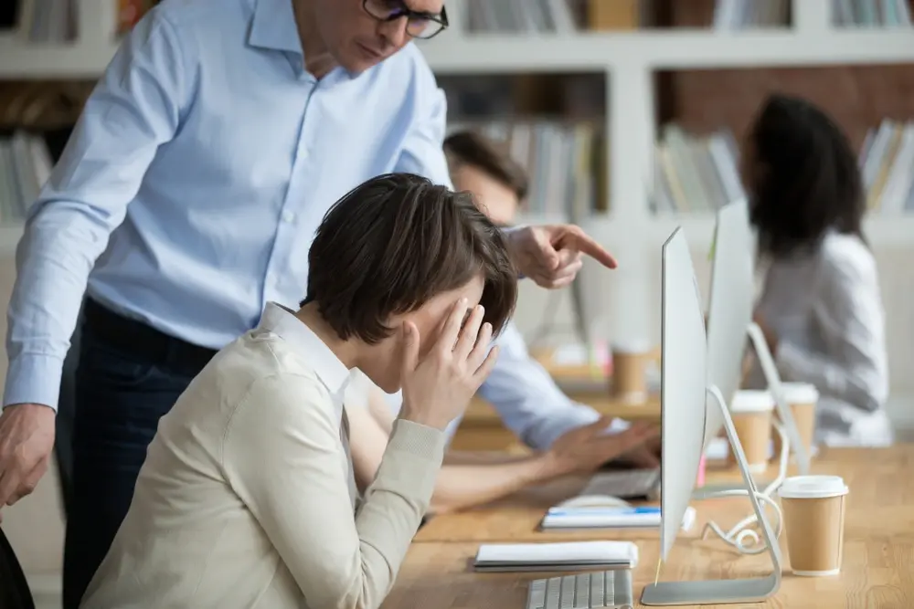 Beitragsbild Die psychischen Folgen von Mobbing am Arbeitsplatz